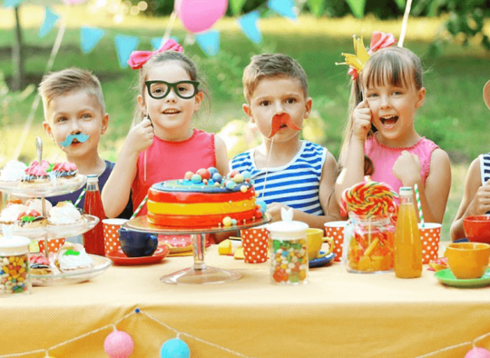 Partybusz bérlés, a tökéletes gyerekzsúr helyszín és ajándék egyben.