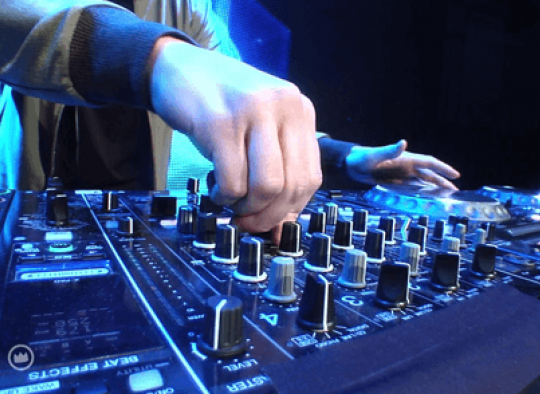 DJ minden partybusz bérleti díjban